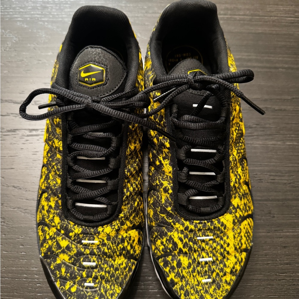 Nike Air Black and Yellow Patterned Sneakers